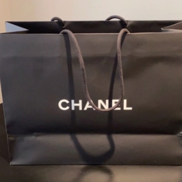 Chanel Gift Black & White Bag - Picture 4 of 4